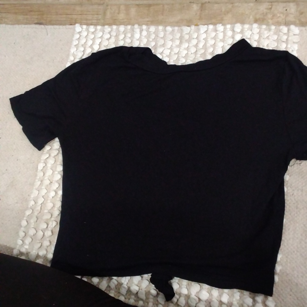 A black heels T-Shirt - Picture 3 of 3